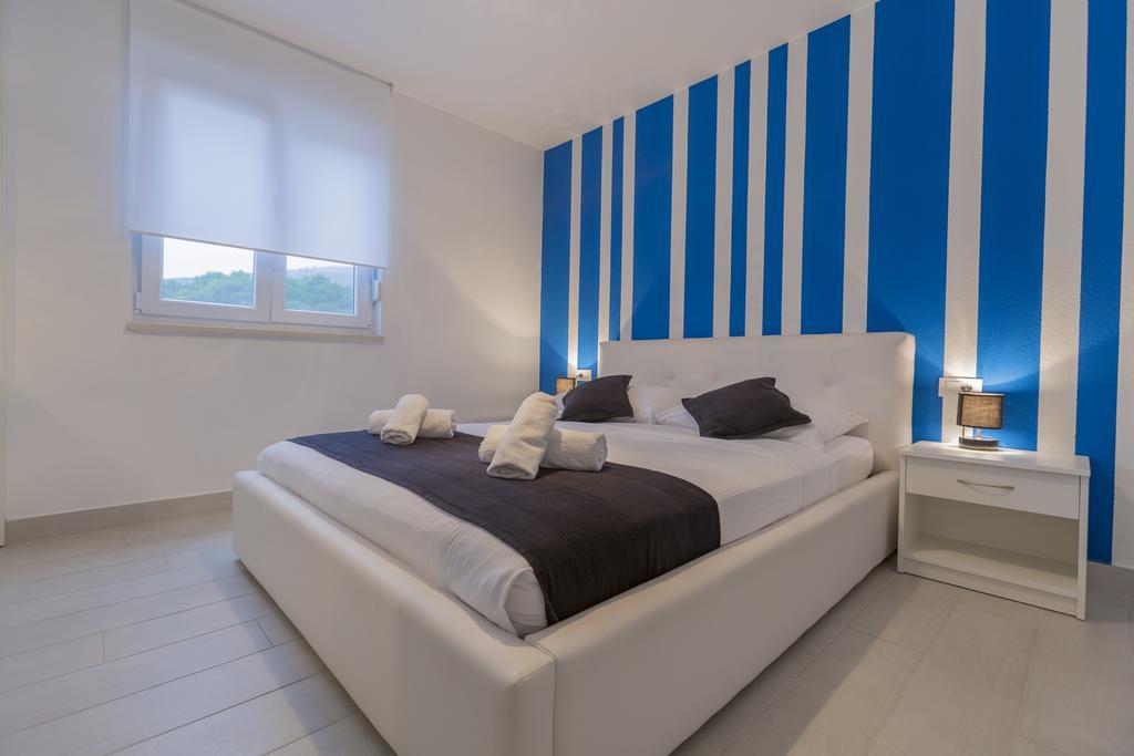 Lux Apartments Makarska Esterno foto