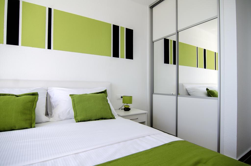 Lux Apartments Makarska Esterno foto